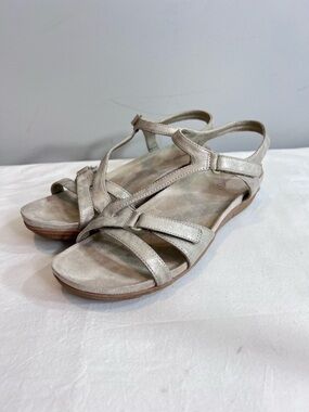 Baretraps Jaxen cream tan matallic sandals size 10